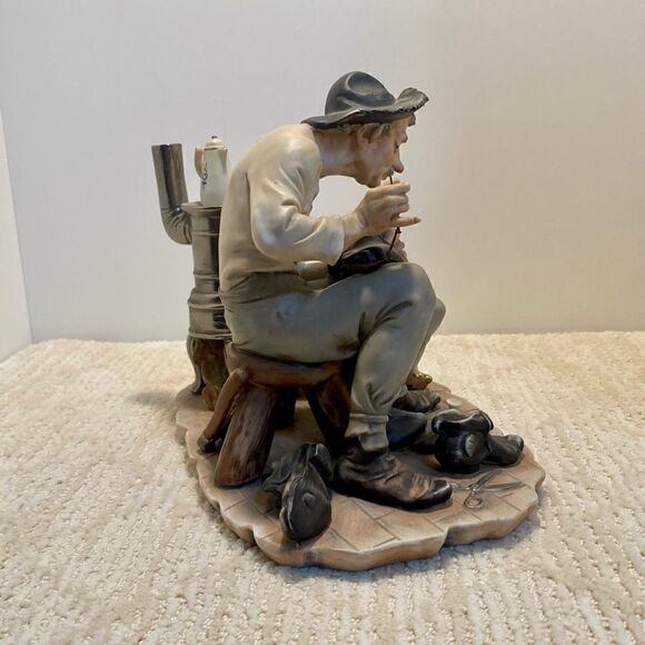 Vintage Pucci Bisque Sculpture “For Want of a Patch” 2405 Extremely Rare/Unique - Picture 6 of 15